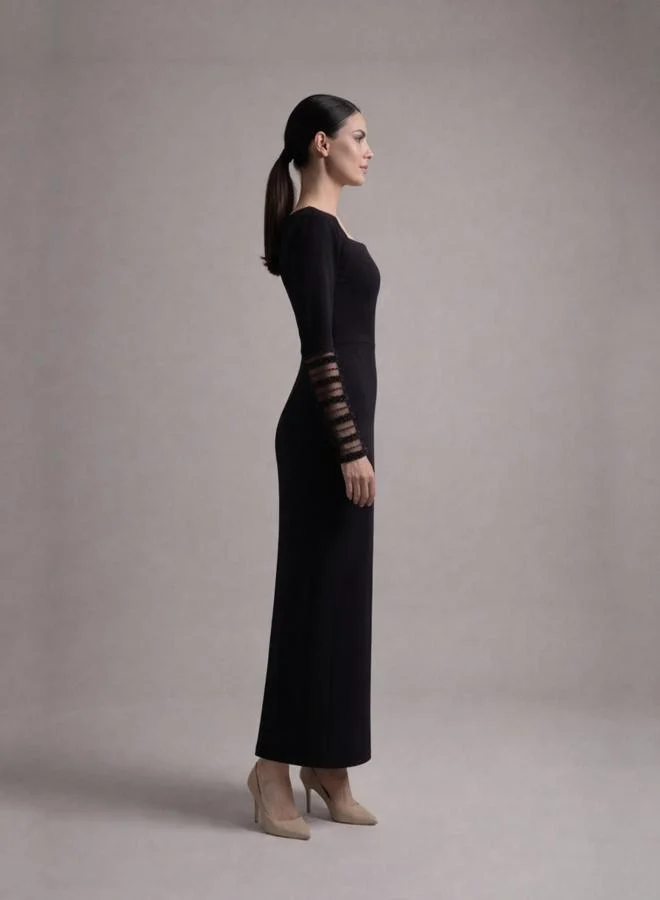 ميش فستان طويل ضيق بأكمام مزينة بالخرز